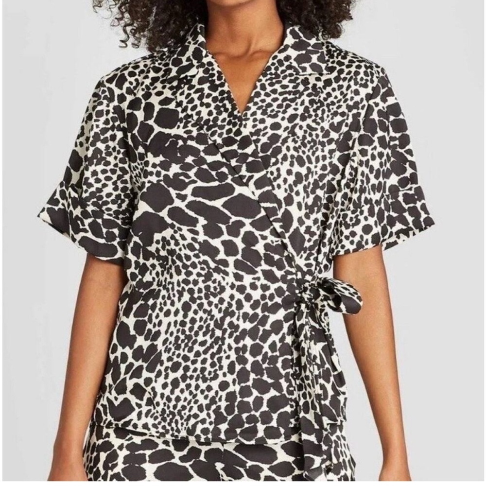 NWT XL Who What Wear Monochrome Animal Print Blouse